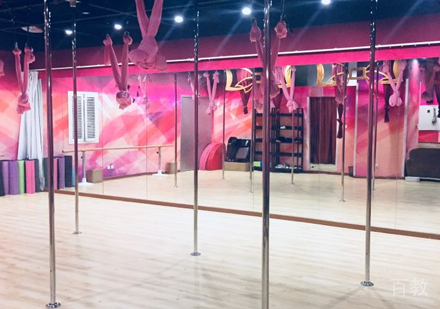 北京华翎舞蹈_钢管舞教室环境展示