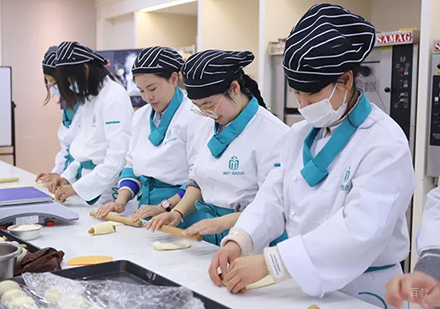 武汉优美西点_校区学员学习场景展示