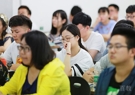 校区学员上课场景