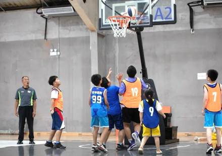 北京悦狮青少年篮球学员上课场景展示