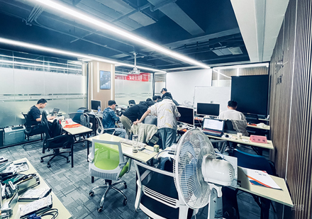 武汉网盾科技_校区学员上课场景展示