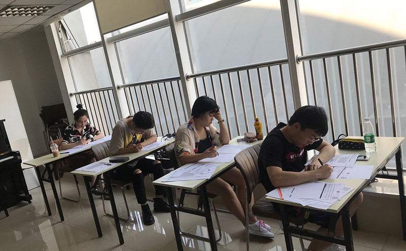上海MAMAMIA意大利学校_考试环境图片