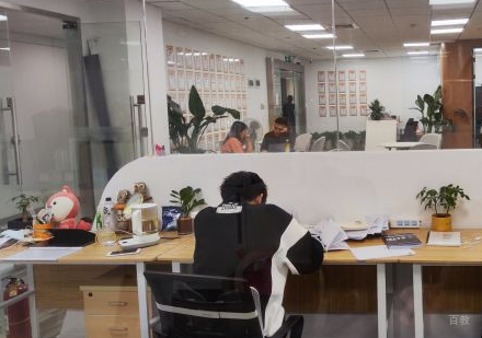 武汉英途出国_校区学员上课场景展示