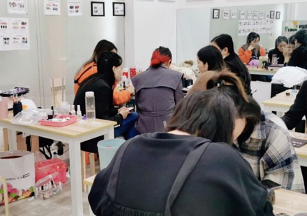 武汉明炘美学_校区学员上课场景展示