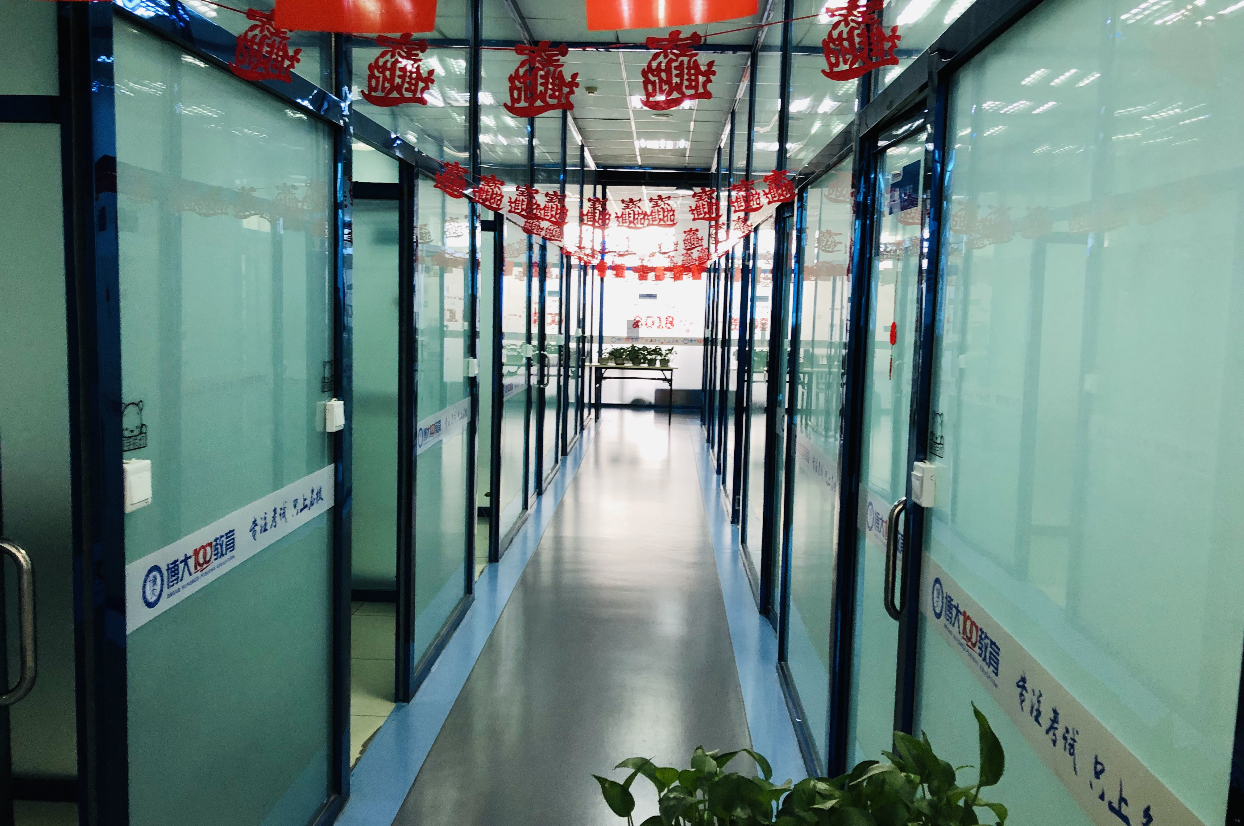 广州博大百分百教育_学校走廊