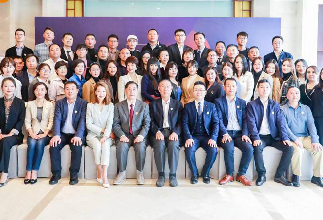 法国布雷斯特商学院师生合影