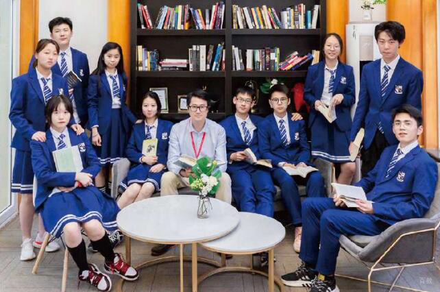 南京美华京都学府_美华京都学府师生合影
