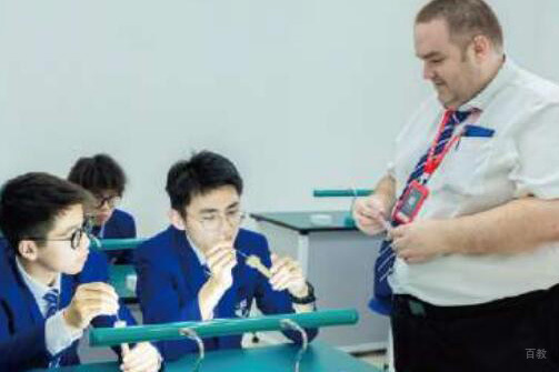 美华京都学府学员做实验相册