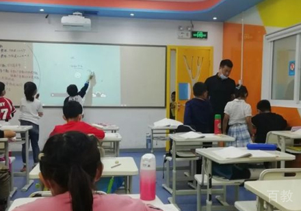 老师授课场景展示