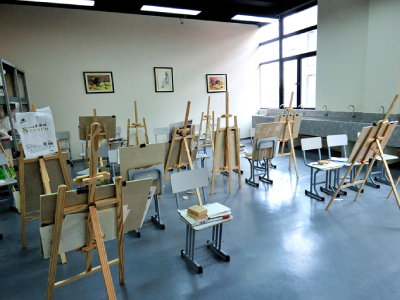 上海常青日本高中教室环境图片