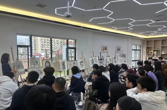 上海湖畔国际艺术与设计教研院_学校走廊周边