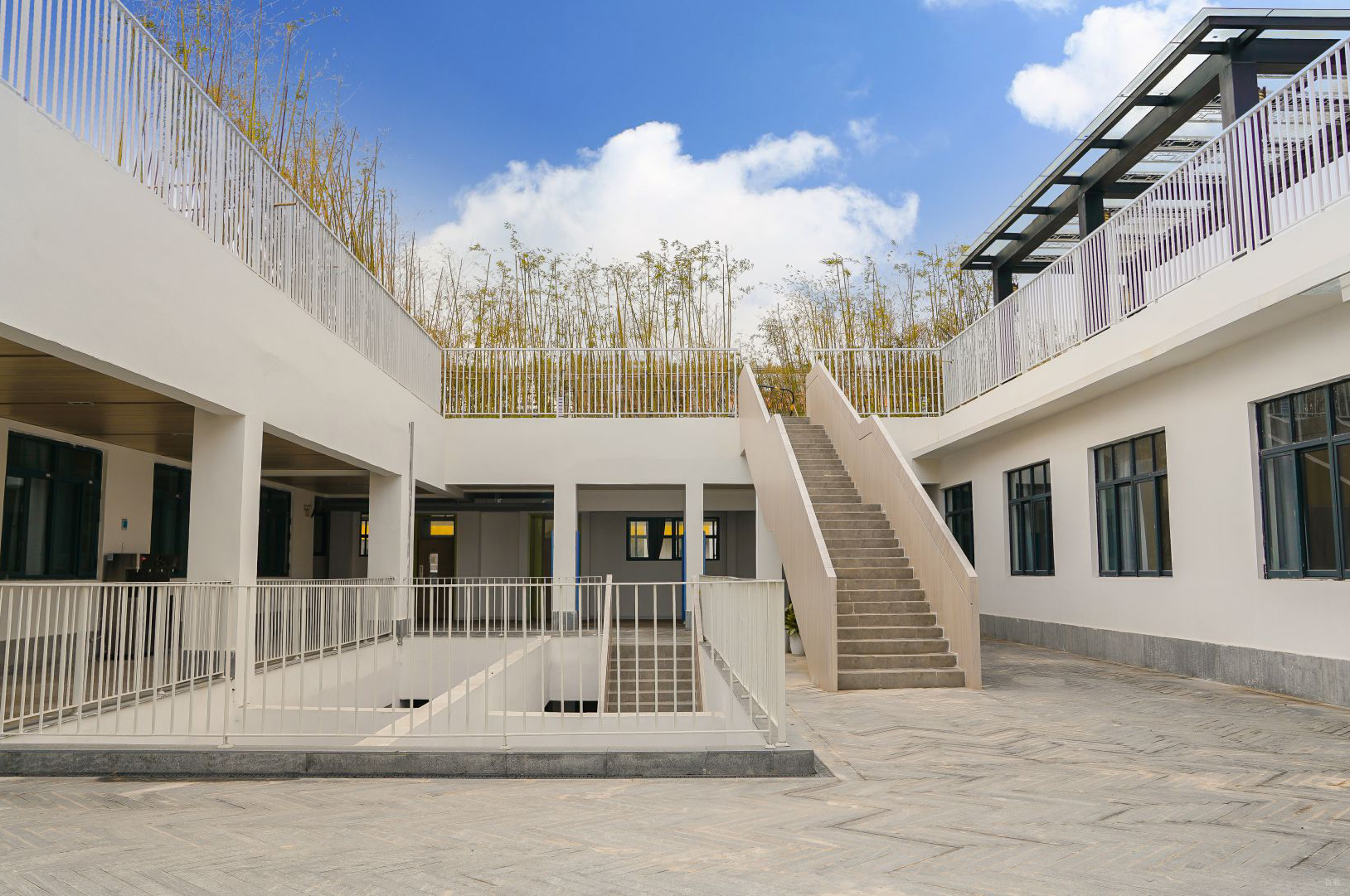 深圳为明国际学校_学校楼梯