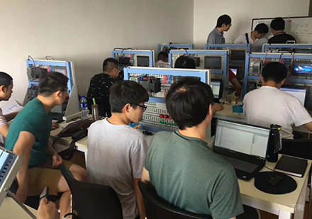 校区学员上课场景展示