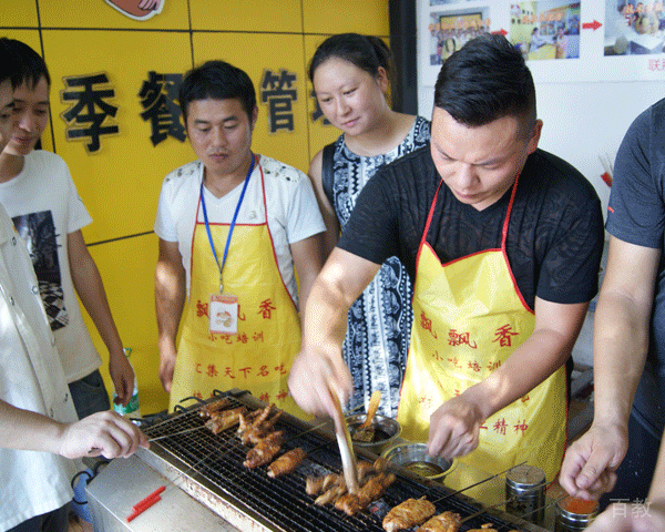 校区老师授课场景展示