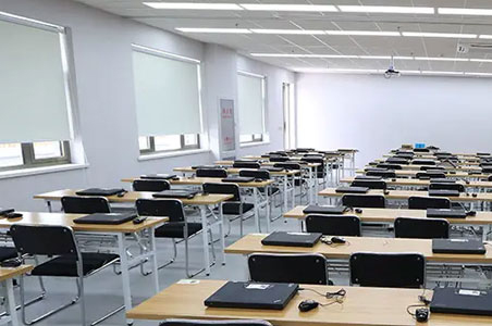 上海乐博软件测试培训学校电脑教室