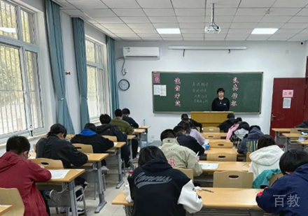 校区老师授课场景展示