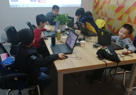 合肥极客晨星校区学员学习场景展示