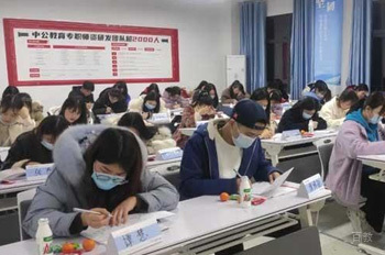 深圳中公考研_学生上课