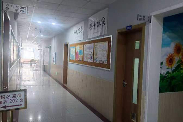 上海文德高复学校走廊