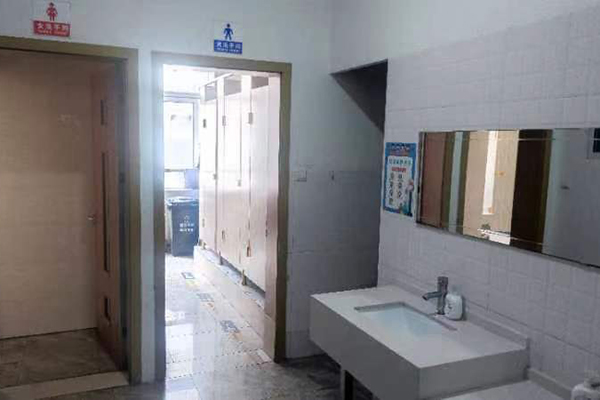 上海文德高复学校厕所环境