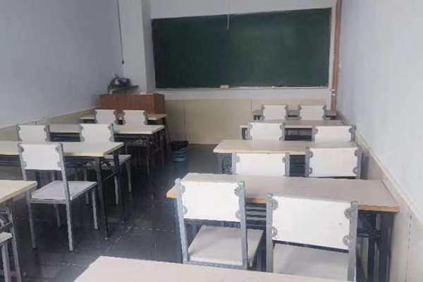 上海文德高复学校干净的教室