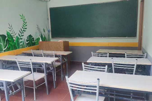 上海文德高复学校明亮的教室