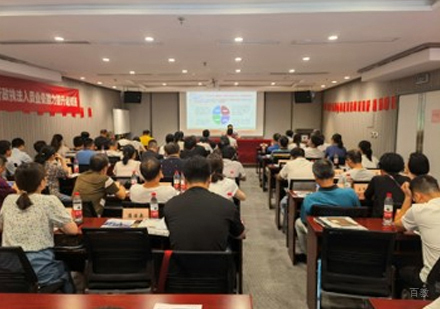 武汉昂涞教育_学员上课场景展示