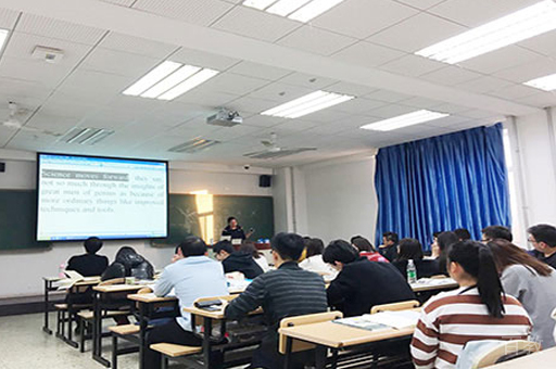 老师授课场景展示