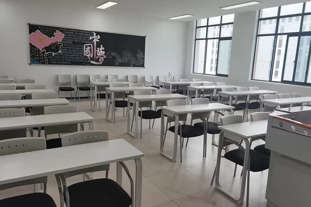 上海宝拓日本国际高中教室环境