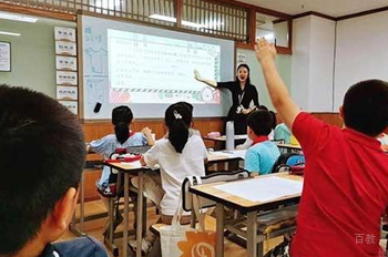 深圳心田花开_上课积极回答问题