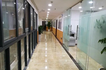 深圳心田花开_学校走廊