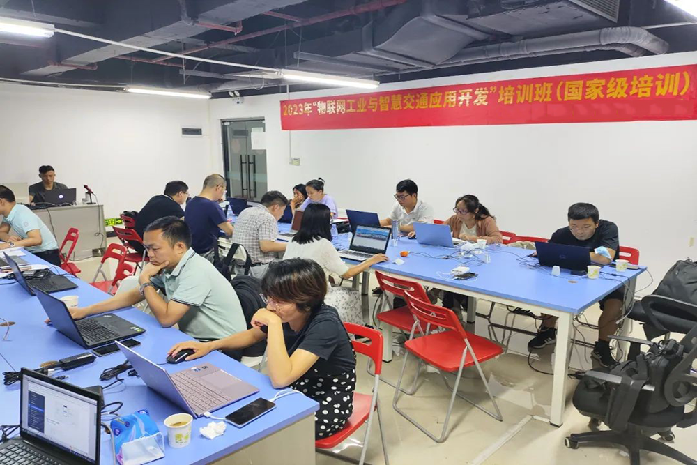 长沙粤嵌教育_学员学习