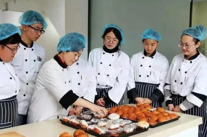 福州糖小西西点学校_老师上课照片