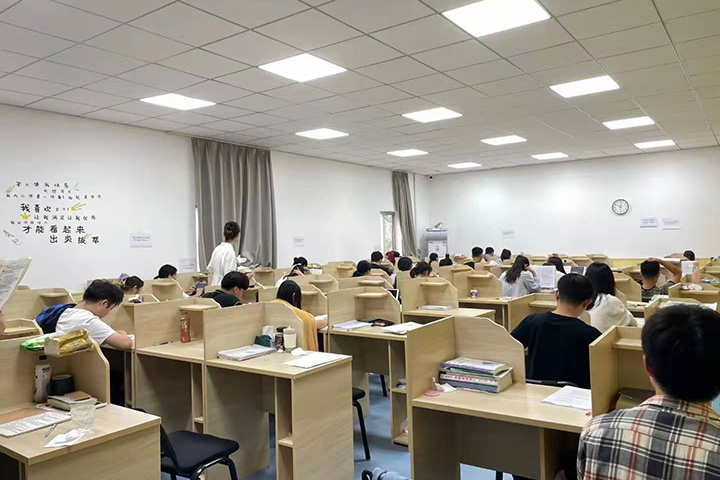 上海禾央艺术设计考研课堂环境照片