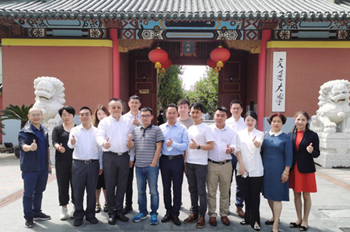 广州轻舟教育_大合照