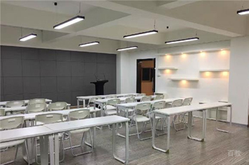 深圳艾斯化妆学校_小班教室