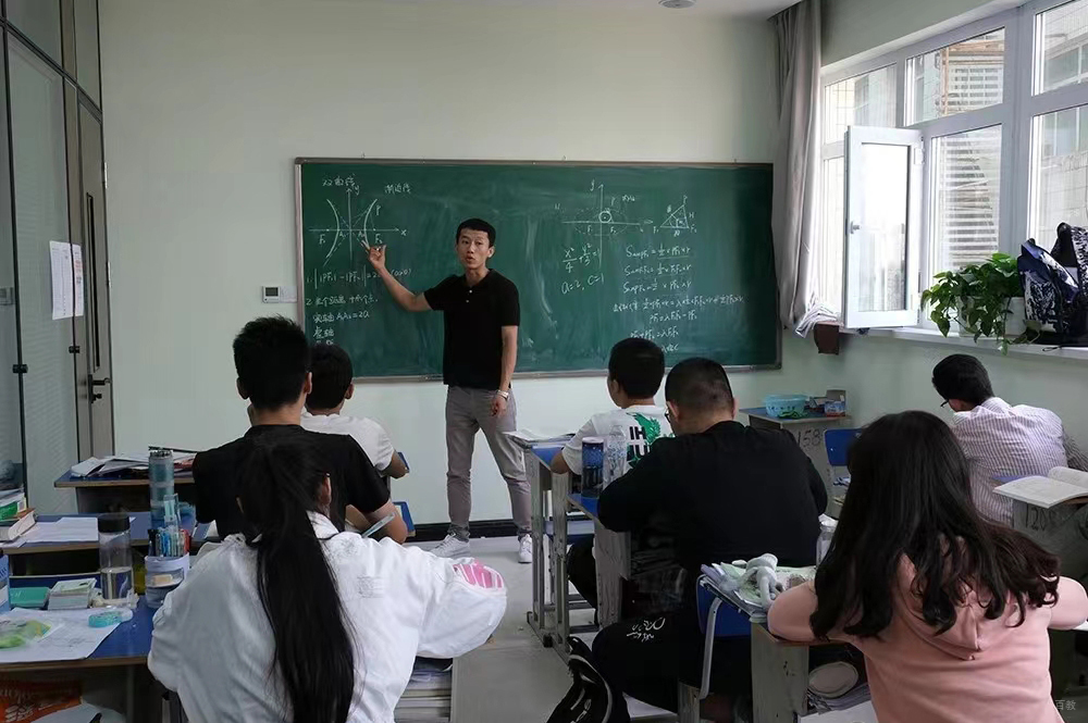 石家庄森林艺考文化课_学生上课
