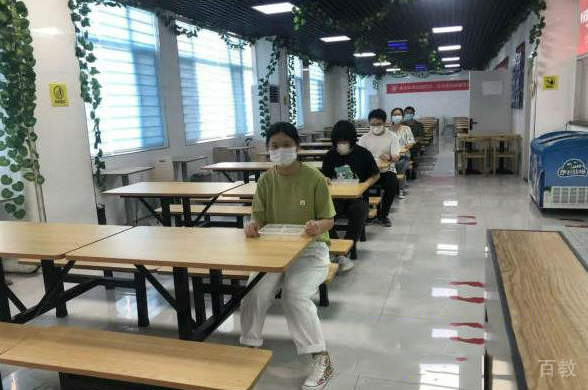 学校食堂