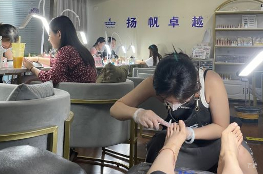 北京扬帆卓越美甲化妆纹绣培训学校_校区美甲课程场景展示
