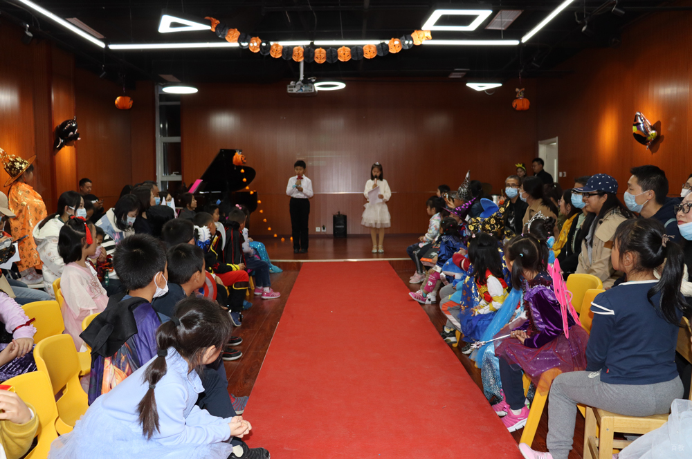 学生主持演讲