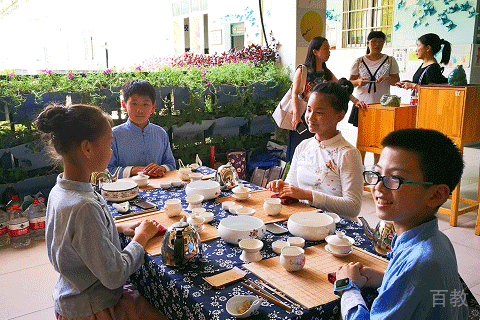 长沙馨月茶艺_小学员茶艺听课