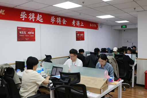 北京考梯留学_校区学员上课场景展示