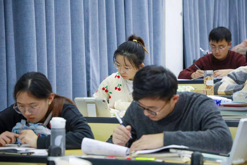 学员自习