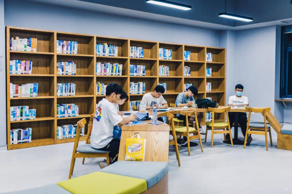 学生图书馆学习