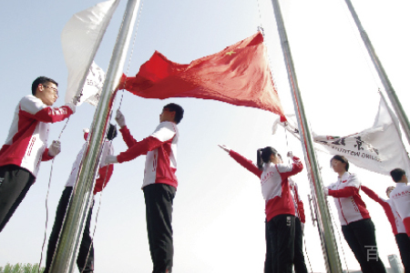 学员升国旗现场