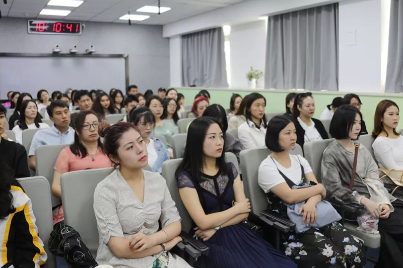北京服装学院国际本科迎新班会