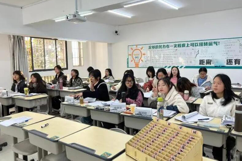 福州新东方高考复读学校_学员上课