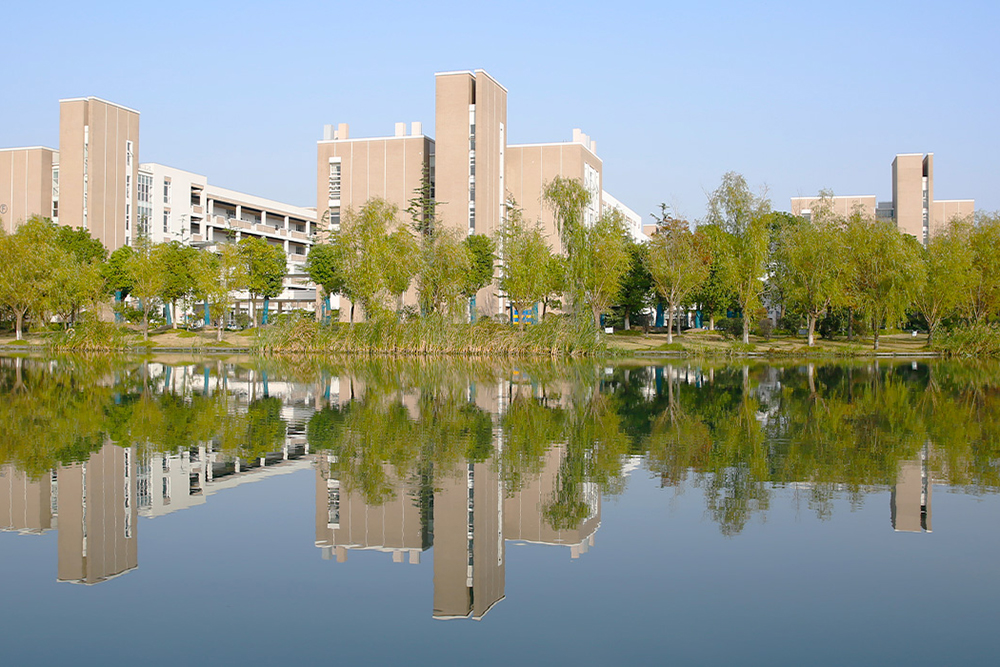 上海工程技术大学职普融通特色高中部_学校环境相册
