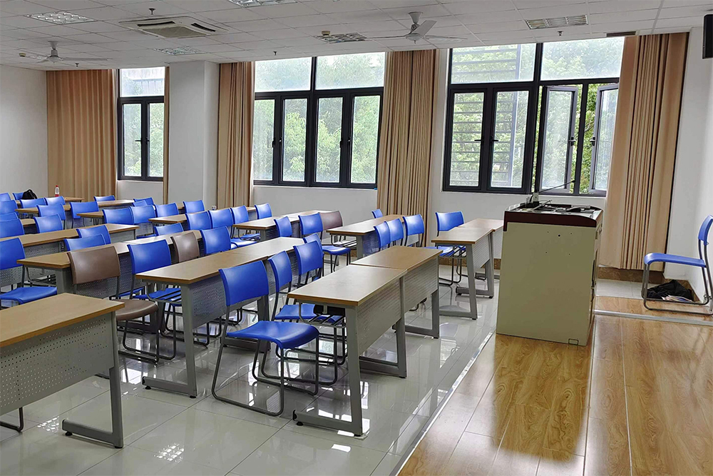 上海工程技术大学职普融通特色高中部教室环境图片