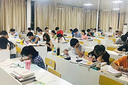 呼和浩特中公考研_课堂氛围
